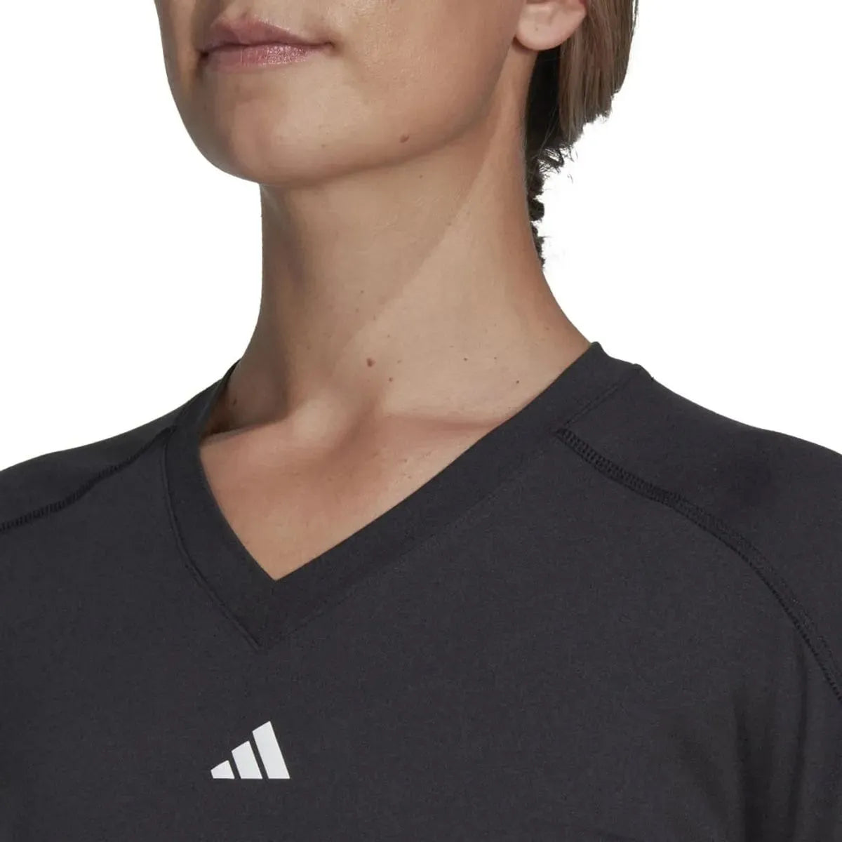 CAMISETA AEROREADY TRAIN ESSENTIALS CON CUELLO EN V