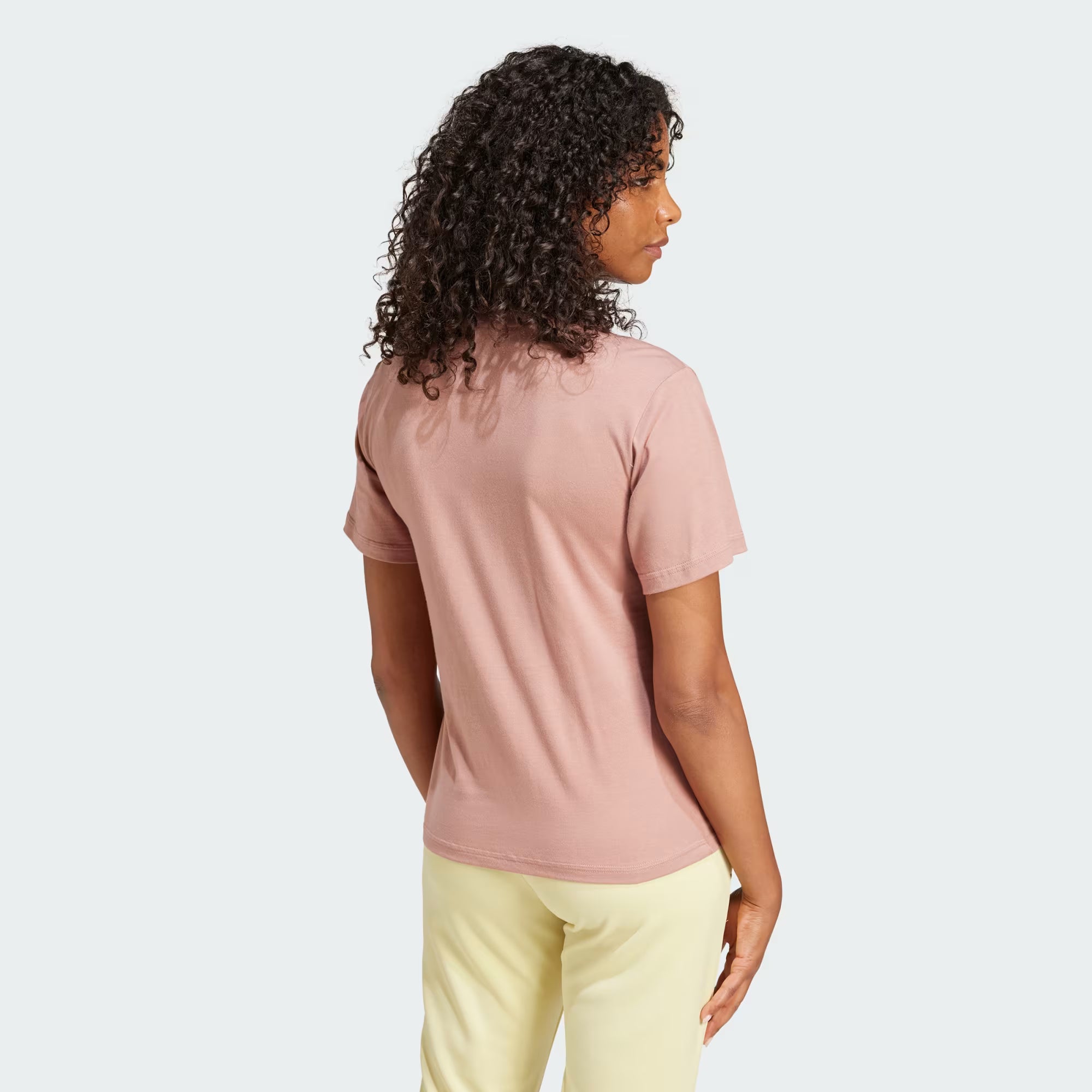 CAMISETA ESSENTIALS LOGO PEQUEÑO ALGODÓN