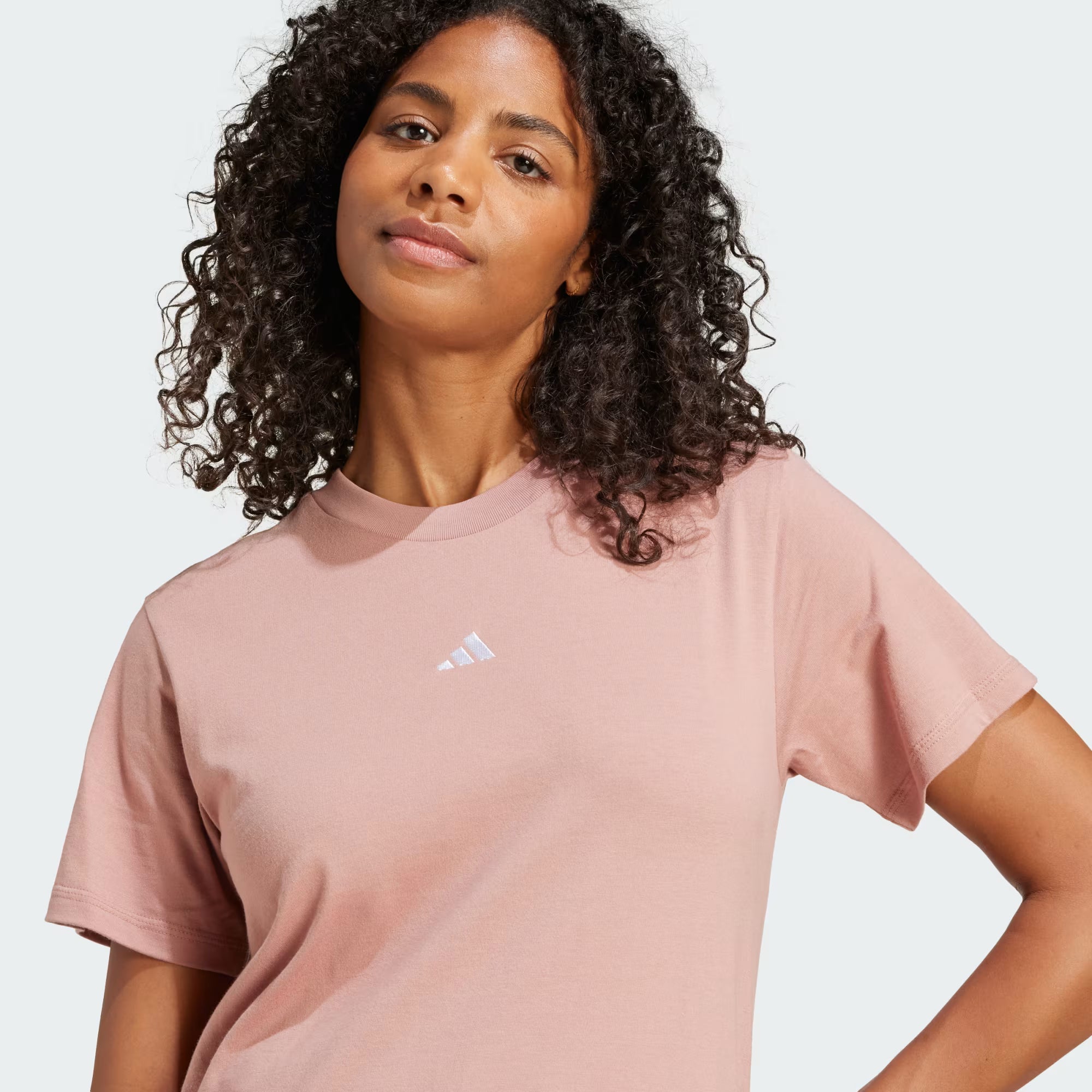 CAMISETA ESSENTIALS LOGO PEQUEÑO ALGODÓN