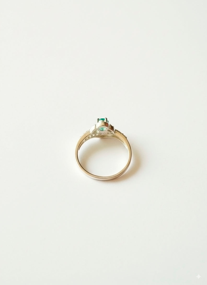 Anillo Onda Esmeralda — Plata 925 con Esmeralda Redonda