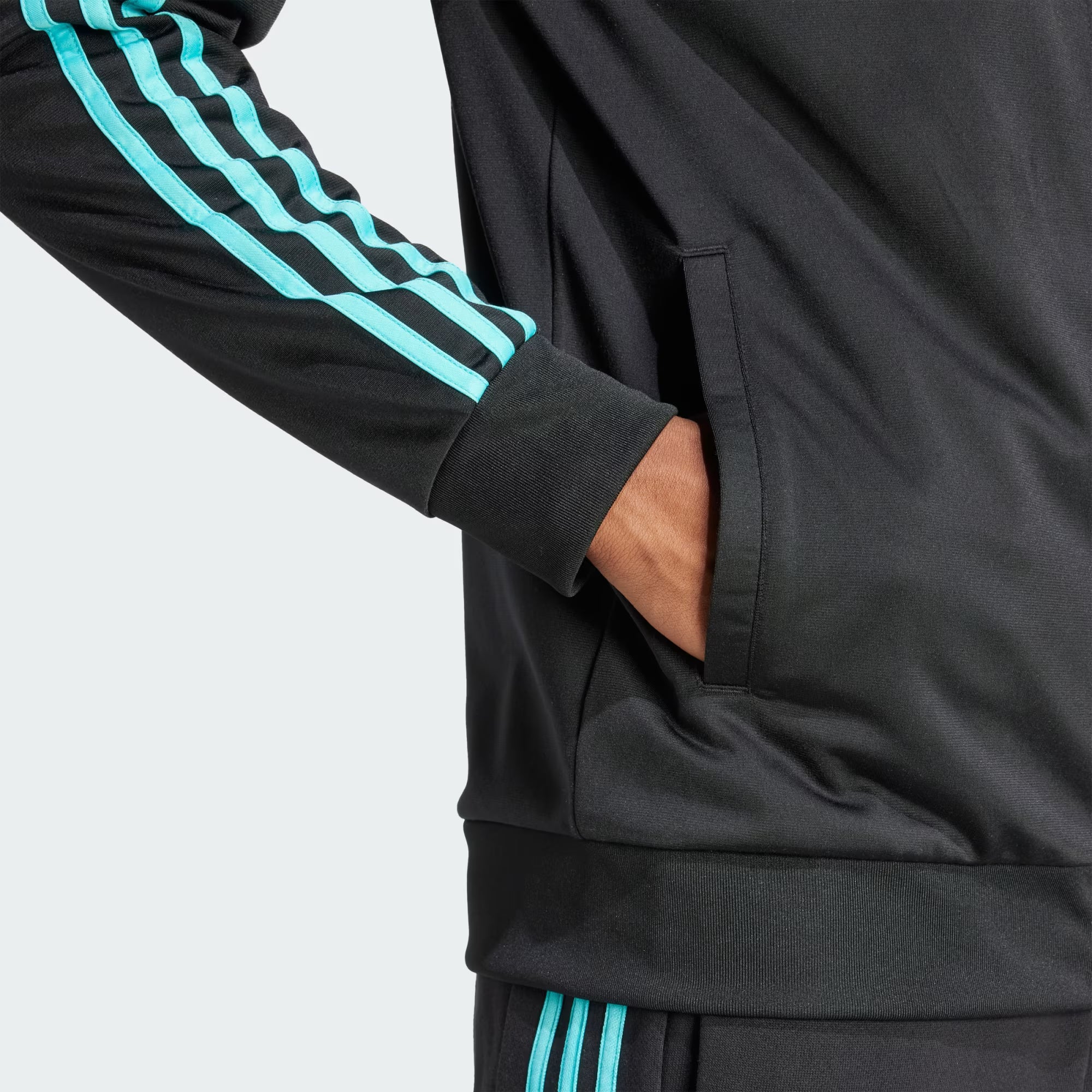 TRACK TOP ADN MERCEDES - AMG PETRONAS F1 TEAM